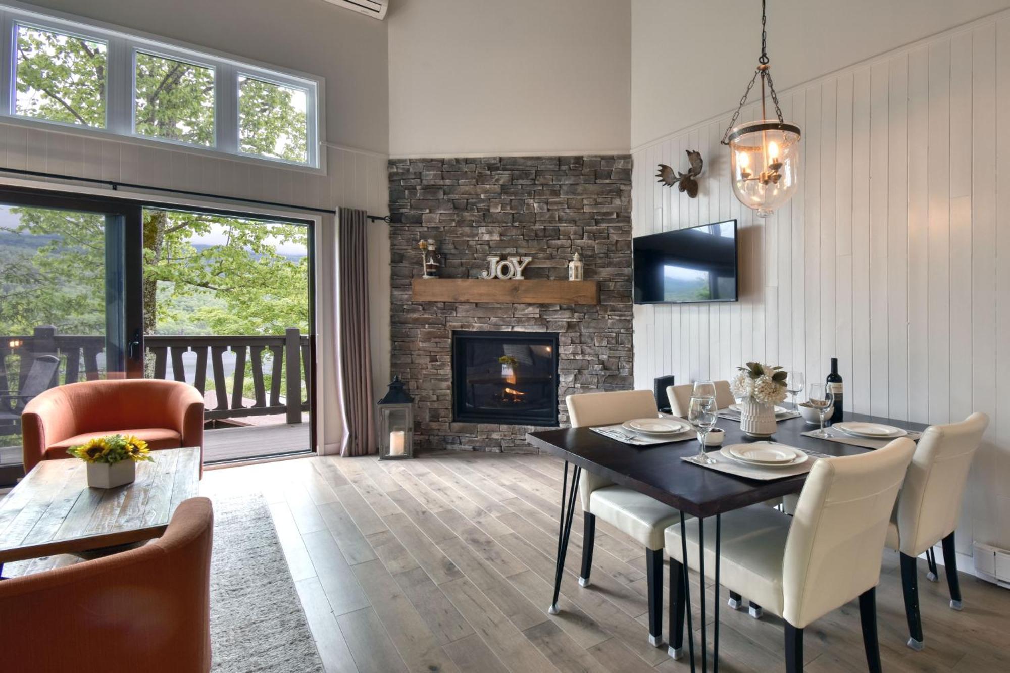 Stunning Condo - View On Lake Tremblant & Mountain Mont-Tremblant Exterior photo
