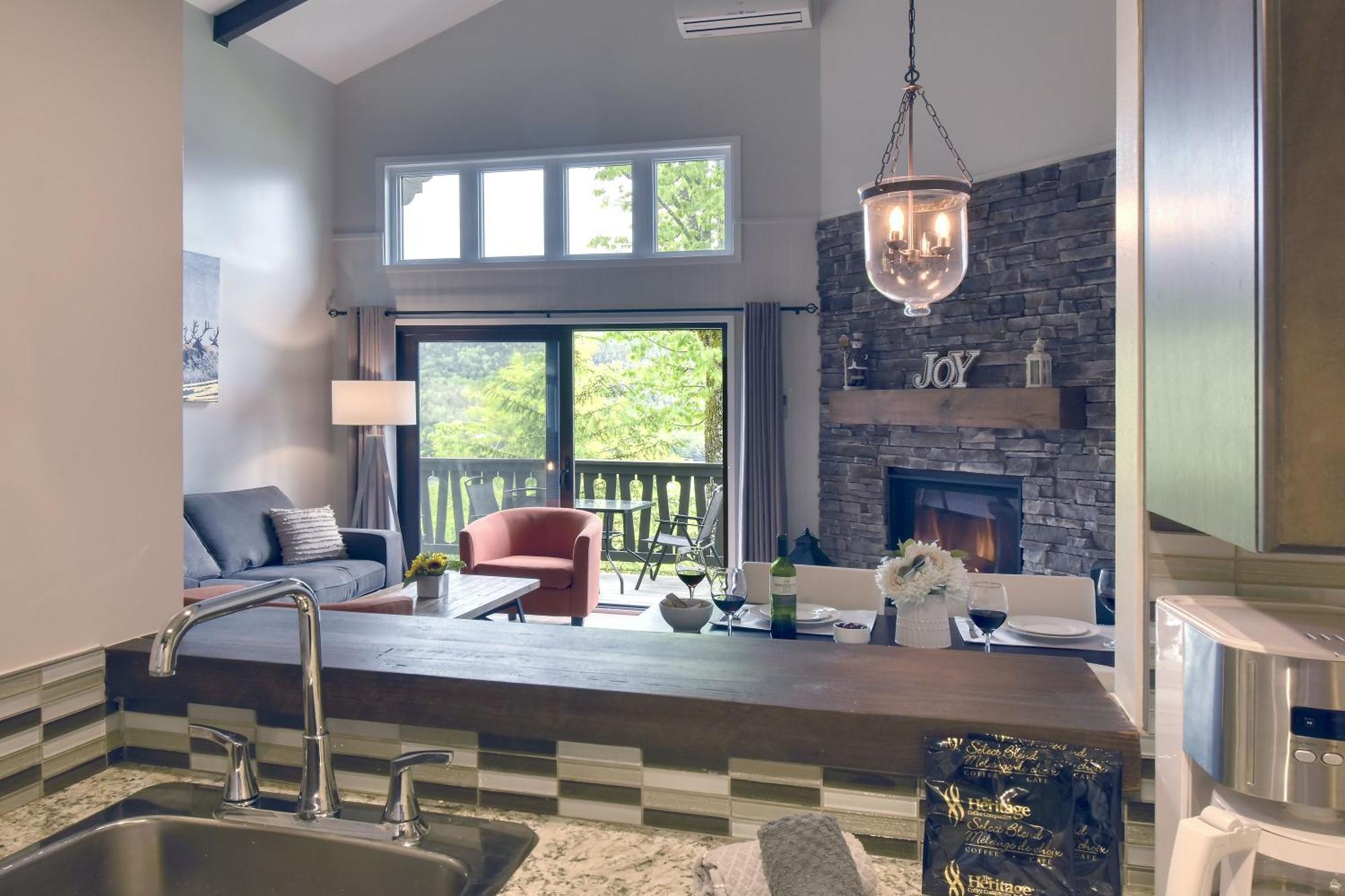 Stunning Condo - View On Lake Tremblant & Mountain Mont-Tremblant Exterior photo